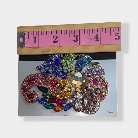 Metal Gallery Rhinestone Brooch - Picture 5 of 5